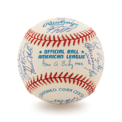 1998 New York Yankees Autographed Rawlings Official American League  Baseball with 12 Signatures including Derek Jeter, Joe Torre & Mariano  Rivera