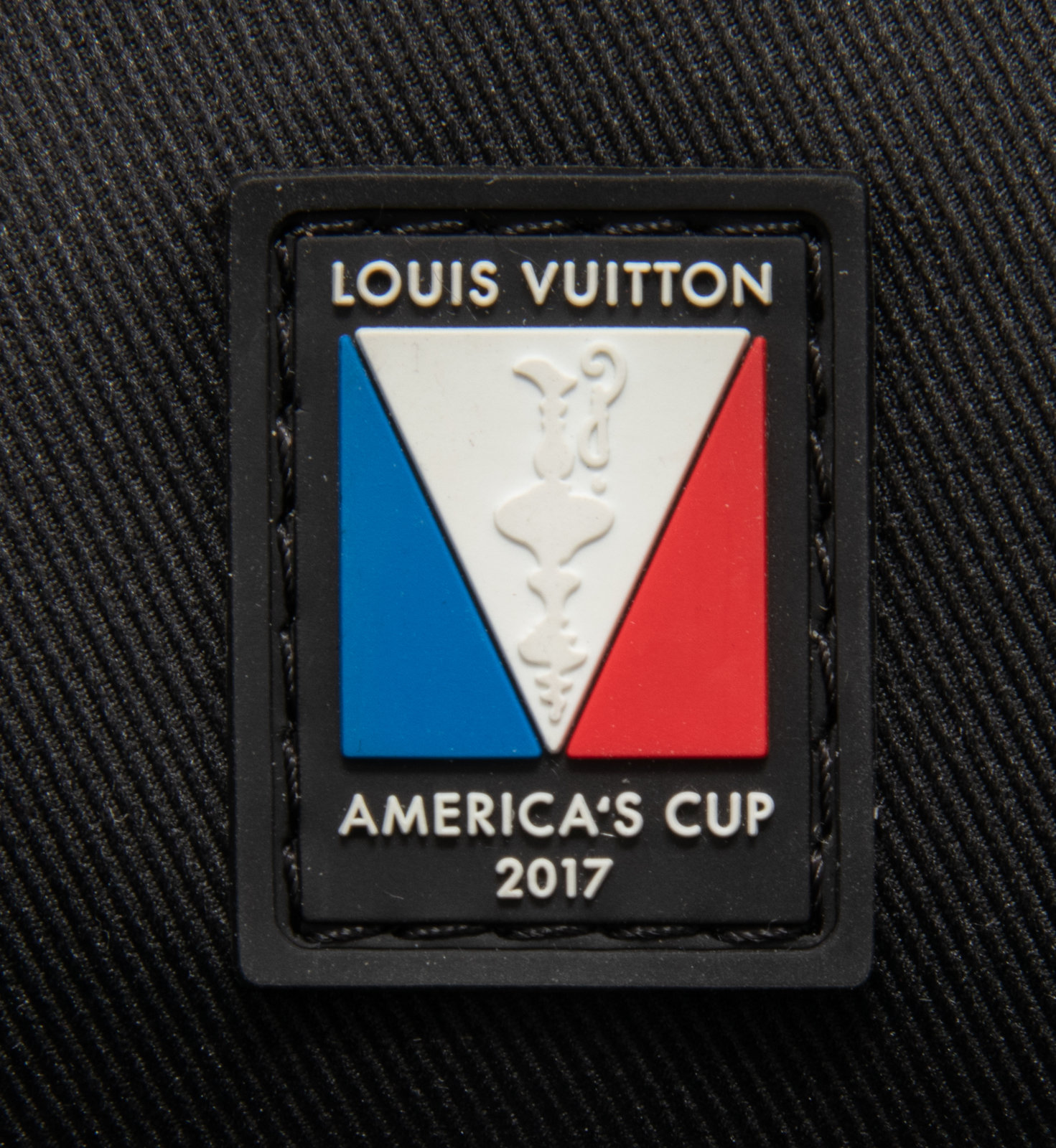 Louis Vuitton 2000 LV Americas Cup Grey Polochon Travel Bag 39lk324s –  Bagriculture
